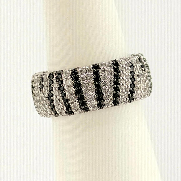 Bomb Party UNTAMED Ring Sz 7 